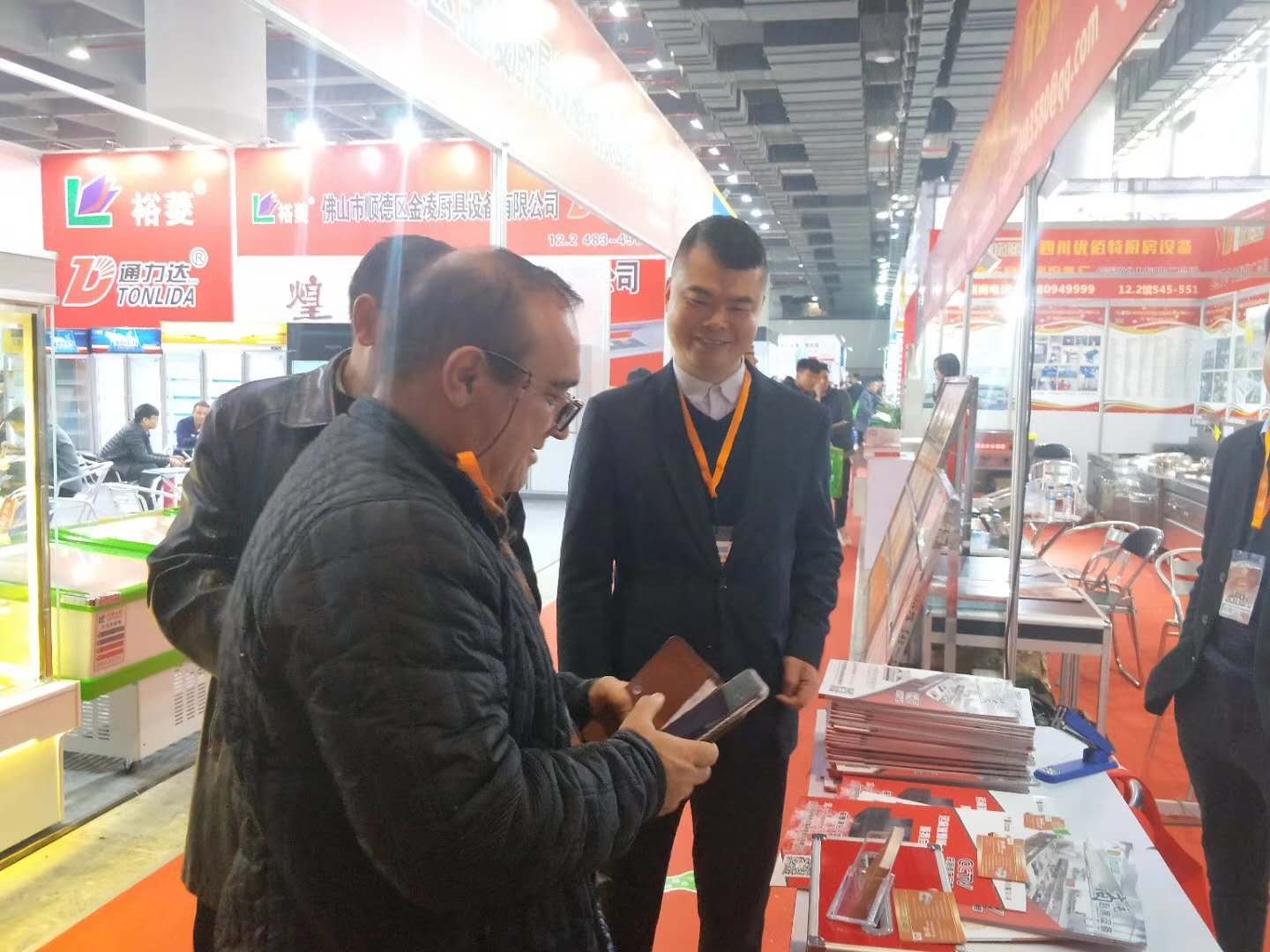 大菠萝福利网站25届广州酒店大菠萝福利网站导航设备中展大菠萝福利网站导航油烟净化一体机照片3