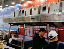   大菠萝福利网站2019年上海国际酒店用品展开展，引来不少游客围观
